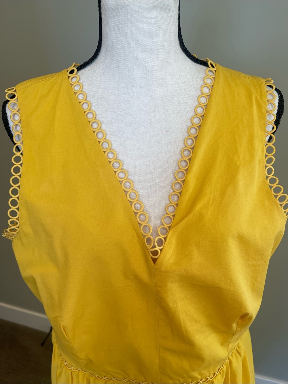 Ann Taylor Yellow Sleeveless V-Neck Dress with Circle Trim